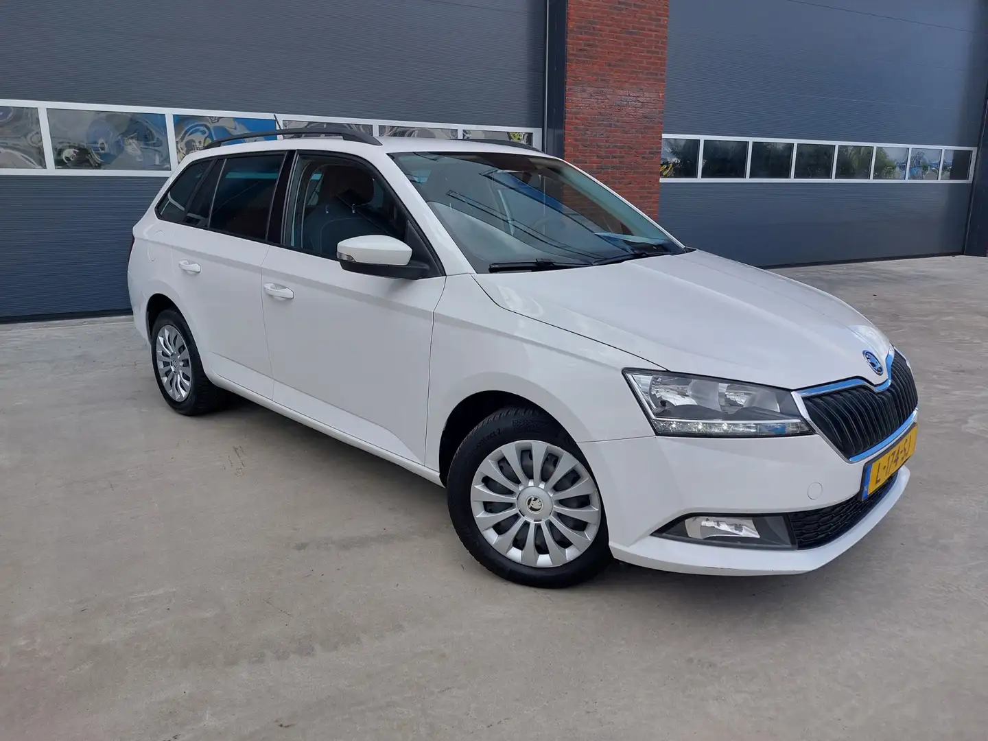 Skoda Fabia Combi 1.0 TSI Ambition Airco/NAV /Dakrail 7-2021 Wit - 1