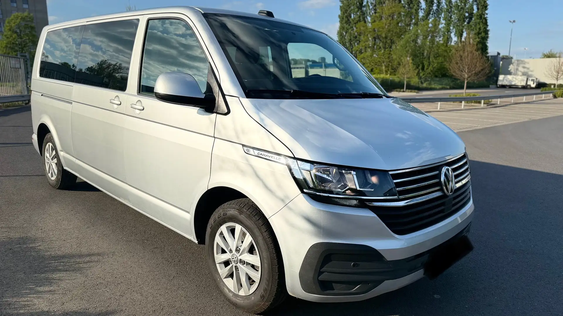 Volkswagen T6.1 Caravelle 2.0 TDi SCR BMT Comfortline DSG Plateado - 1