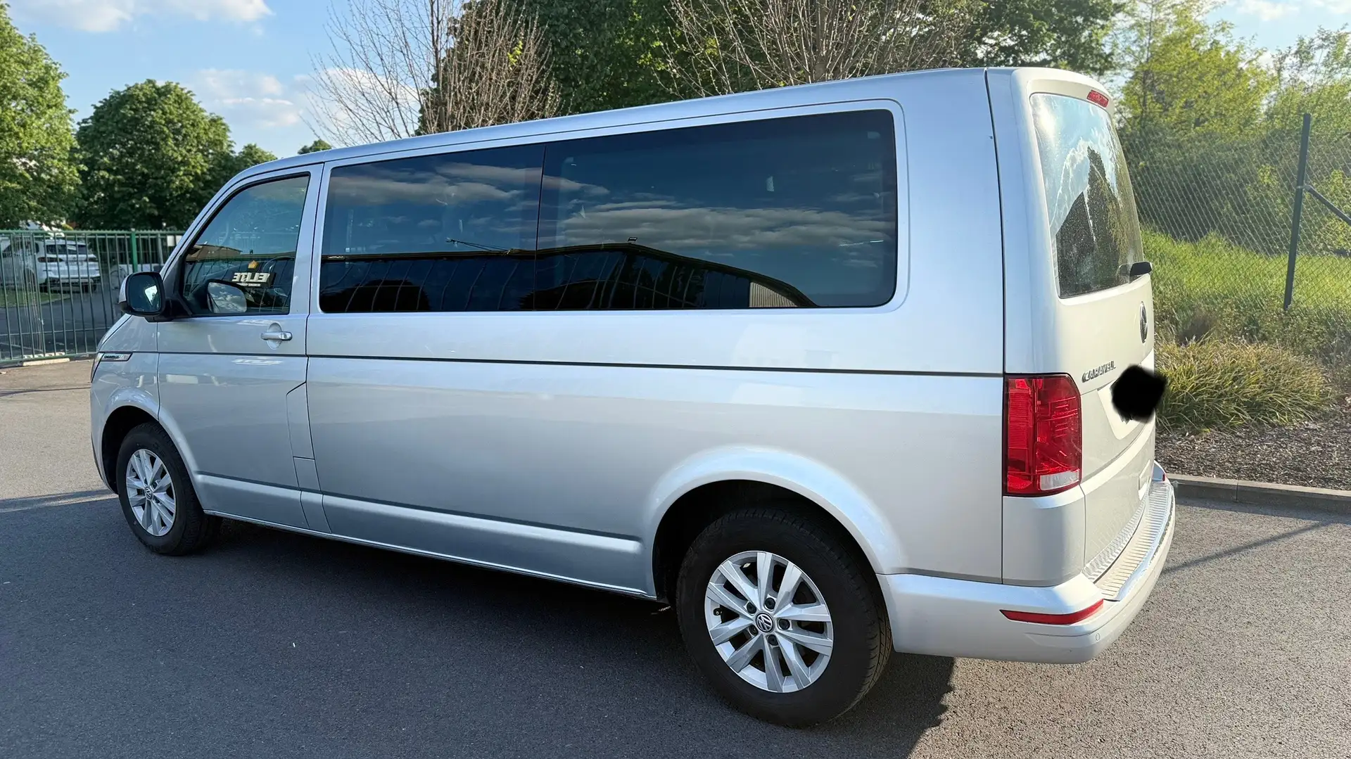 Volkswagen T6.1 Caravelle 2.0 TDi SCR BMT Comfortline DSG Plateado - 2