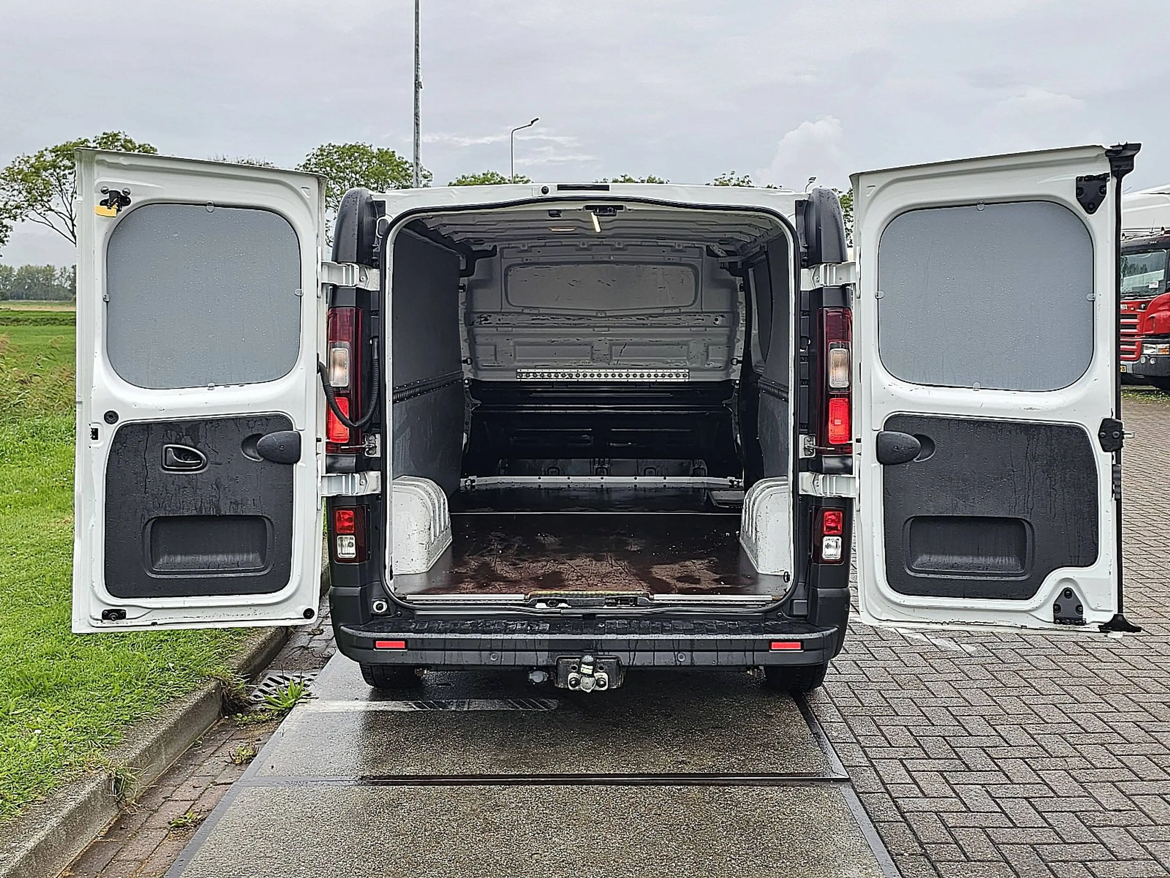 Renault Trafic 2.0 DCI L2H1 Airco Trekhaak — photo 12
