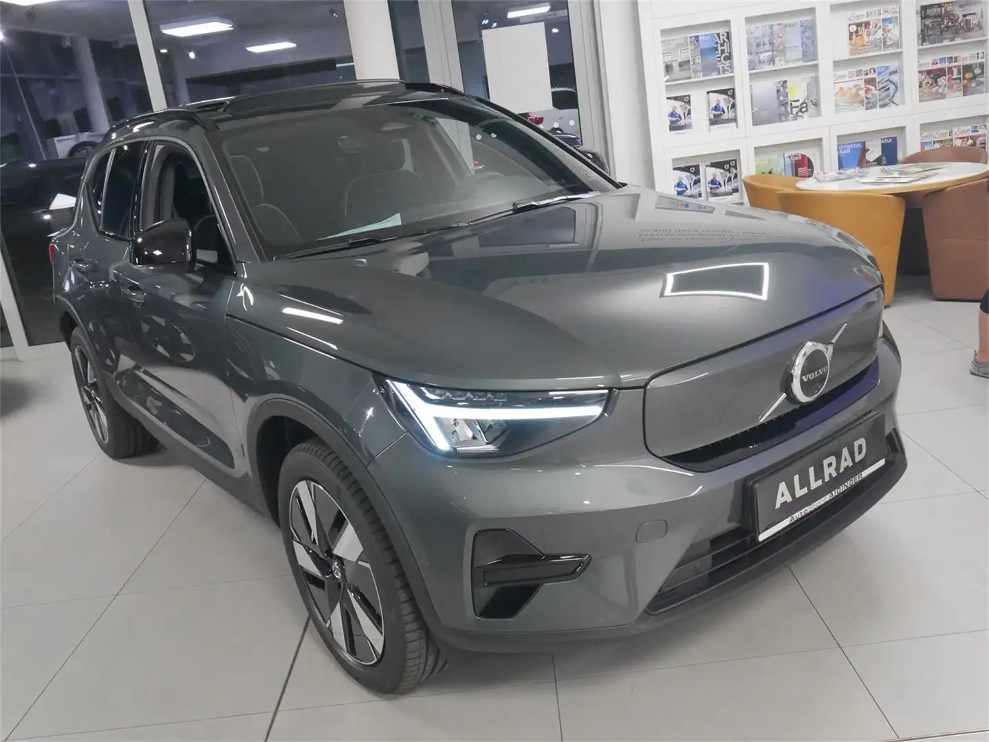 Volvo EX40 Twin Motor Plus Dark Grün - 1