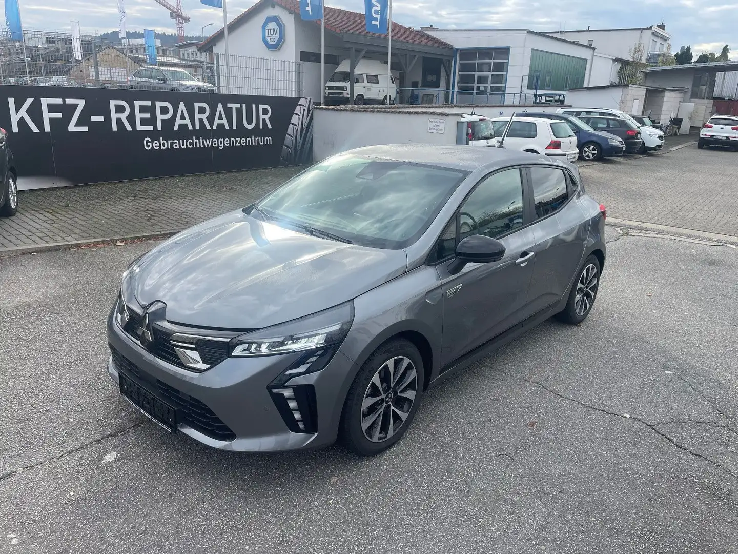 Mitsubishi Colt Plus Hybrid Grau - 1