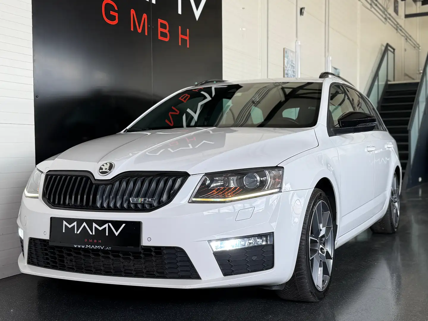 Skoda Octavia RS 2,0 TDI DSG PANO LEDER LINE ASSIST Tausch Finan Weiß - 1