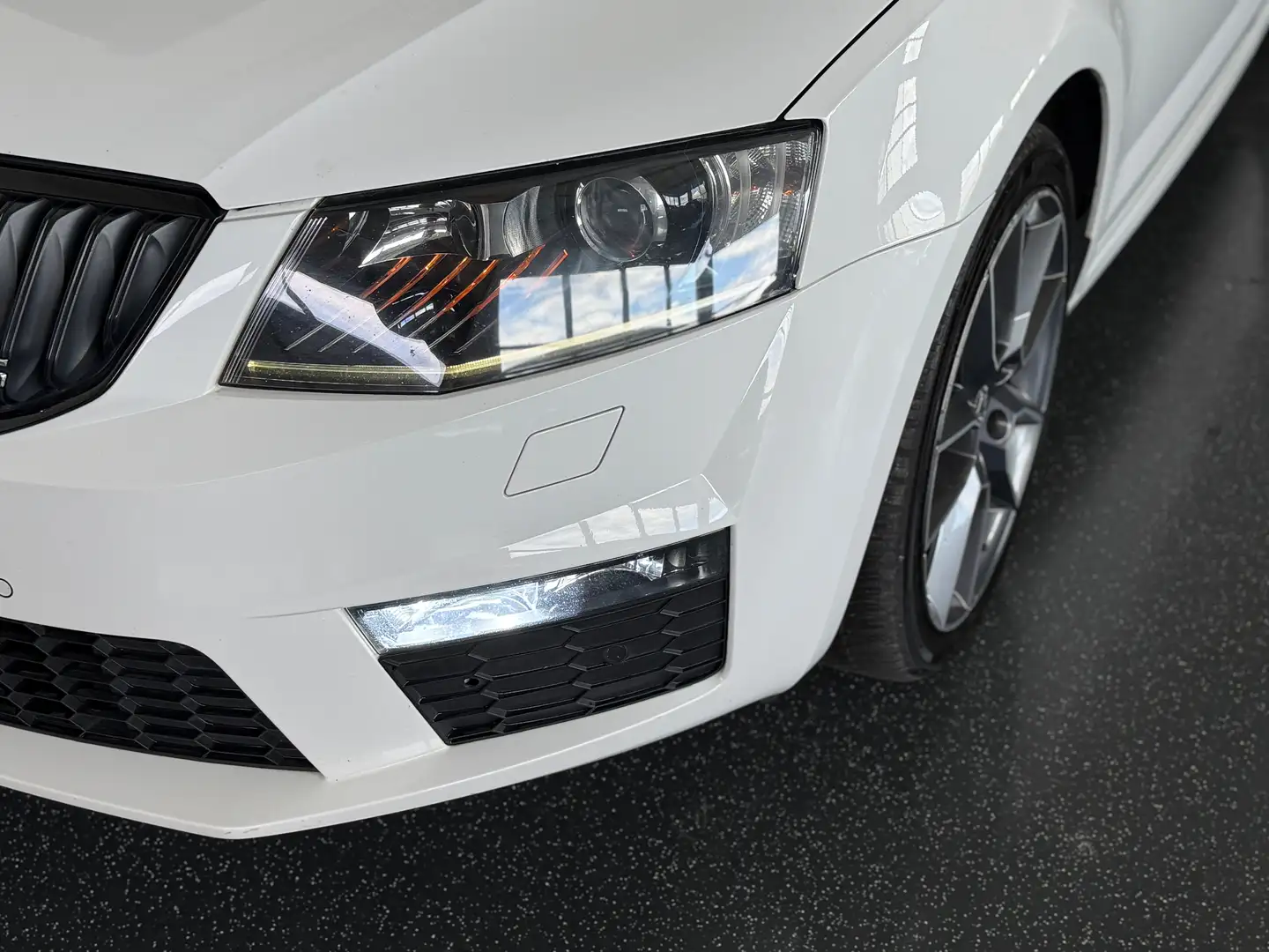 Skoda Octavia RS 2,0 TDI DSG PANO LEDER LINE ASSIST Tausch Finan Weiß - 2