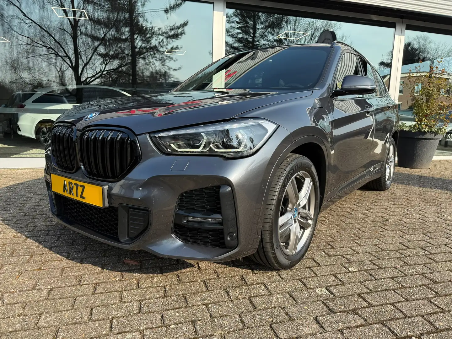 BMW X1 XDrive25e eDrive M Sport l Head-up l Leder l Adapt Grijs - 2