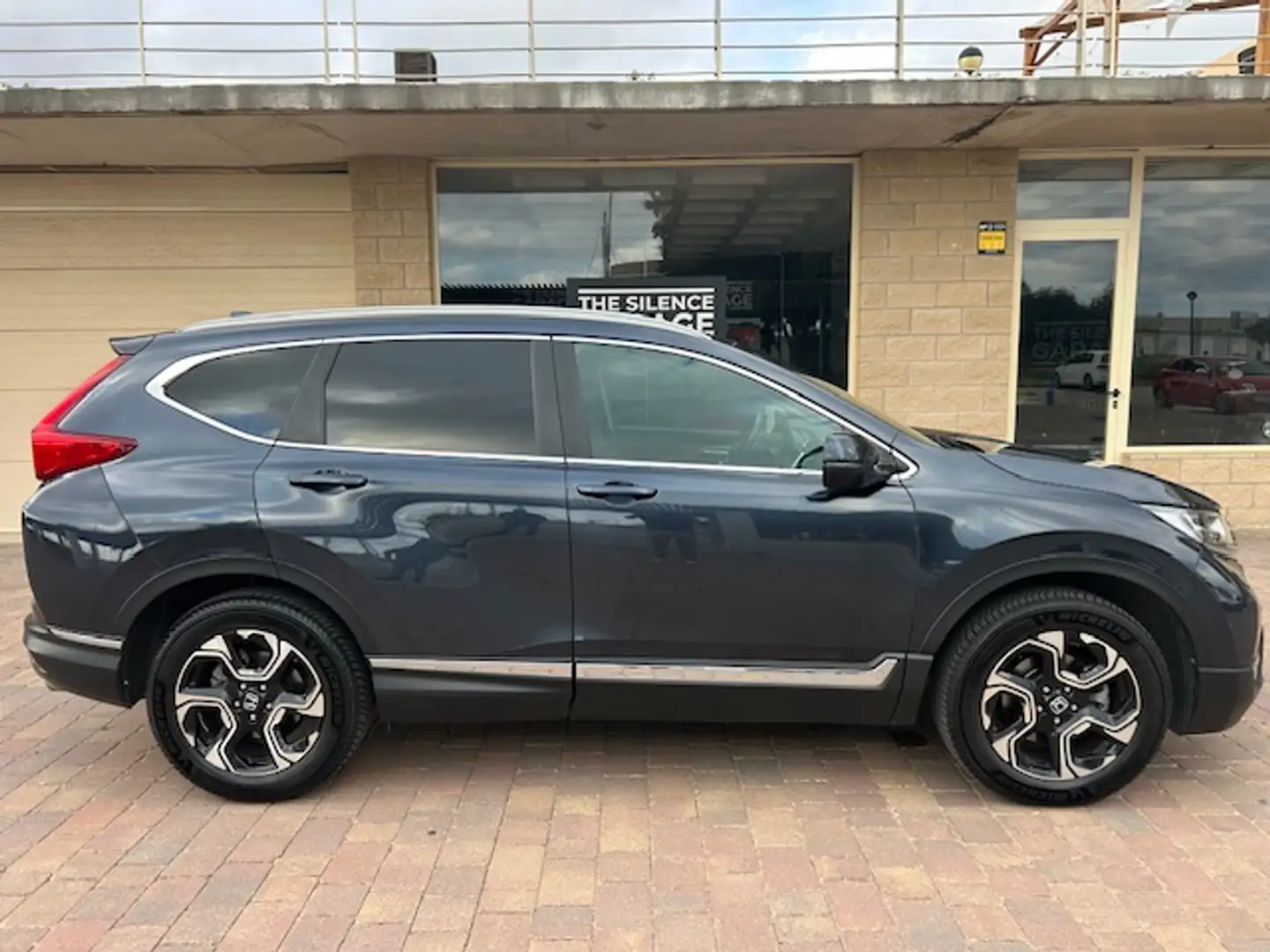 Honda CR-V 1.5 VTEC Lifestyle 4x4 7pl. CVT 193 Negro - 2