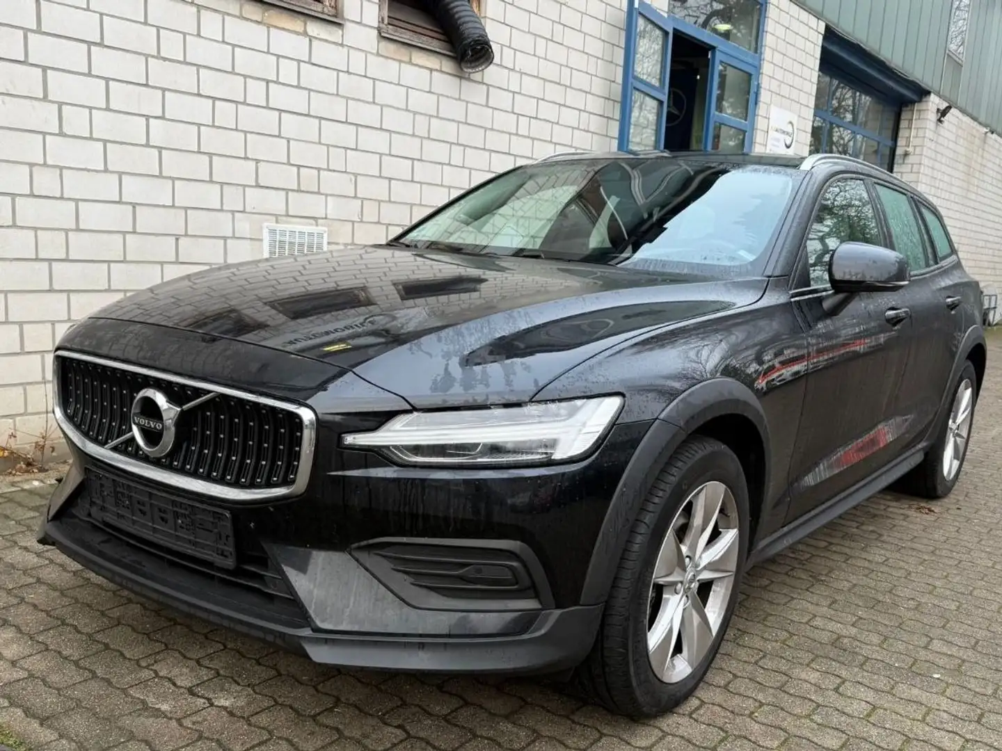 Volvo V60 Cross Country AWD HarmanKardon/Standhz./Pano Nero - 2