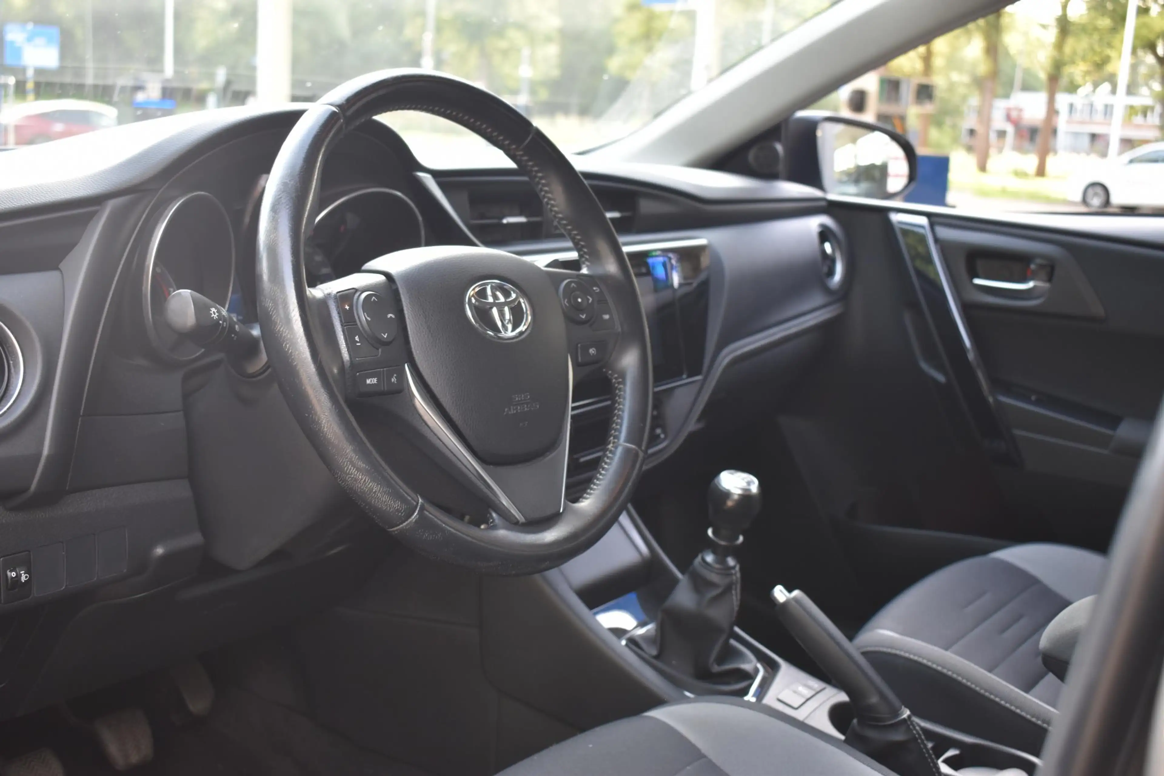 Toyota Auris Touring Sports 1.2T Aspiration 100% Onderhouden | — photo 2