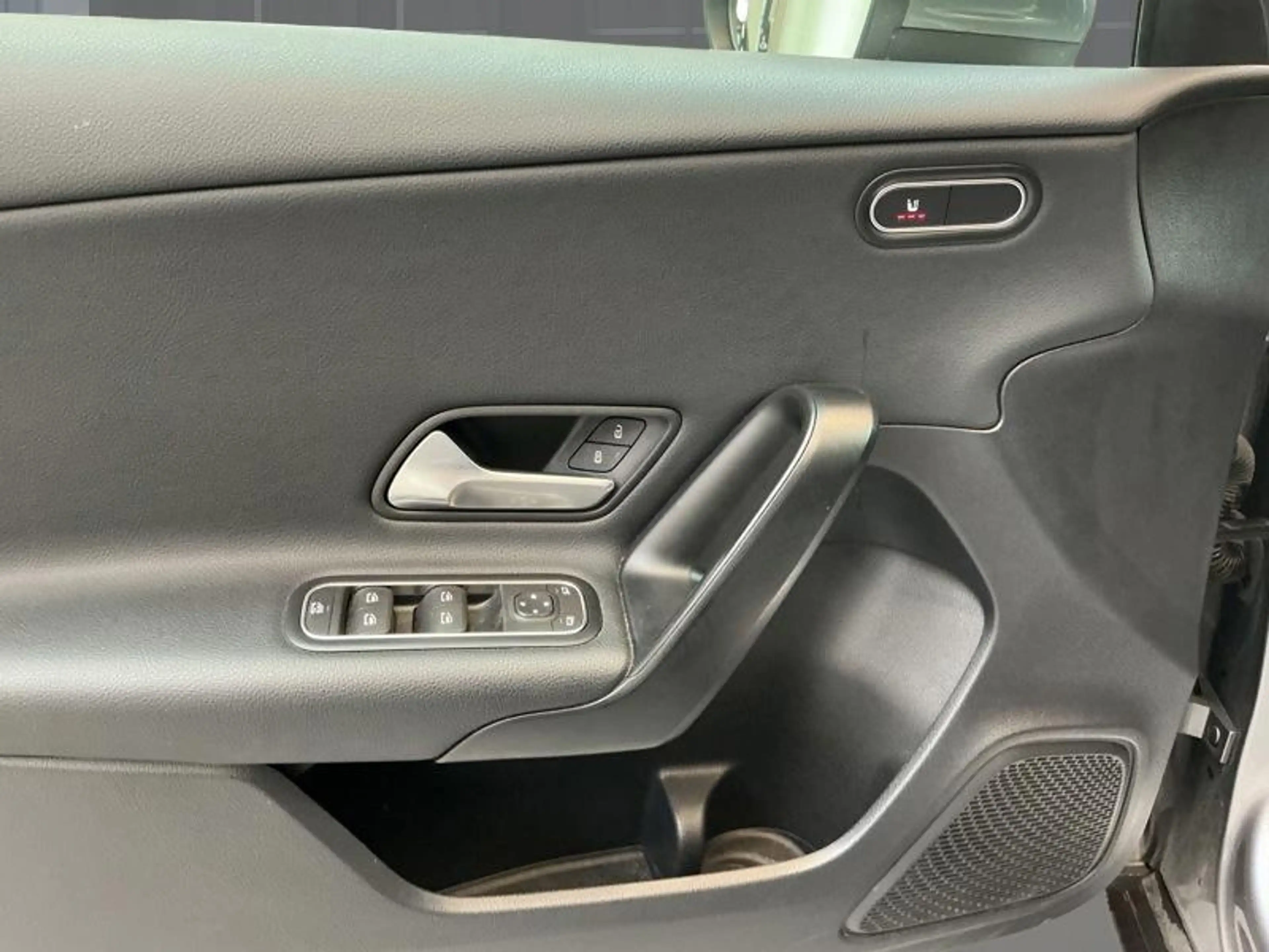 Mercedes-Benz A 180 d Essential Line — photo 9