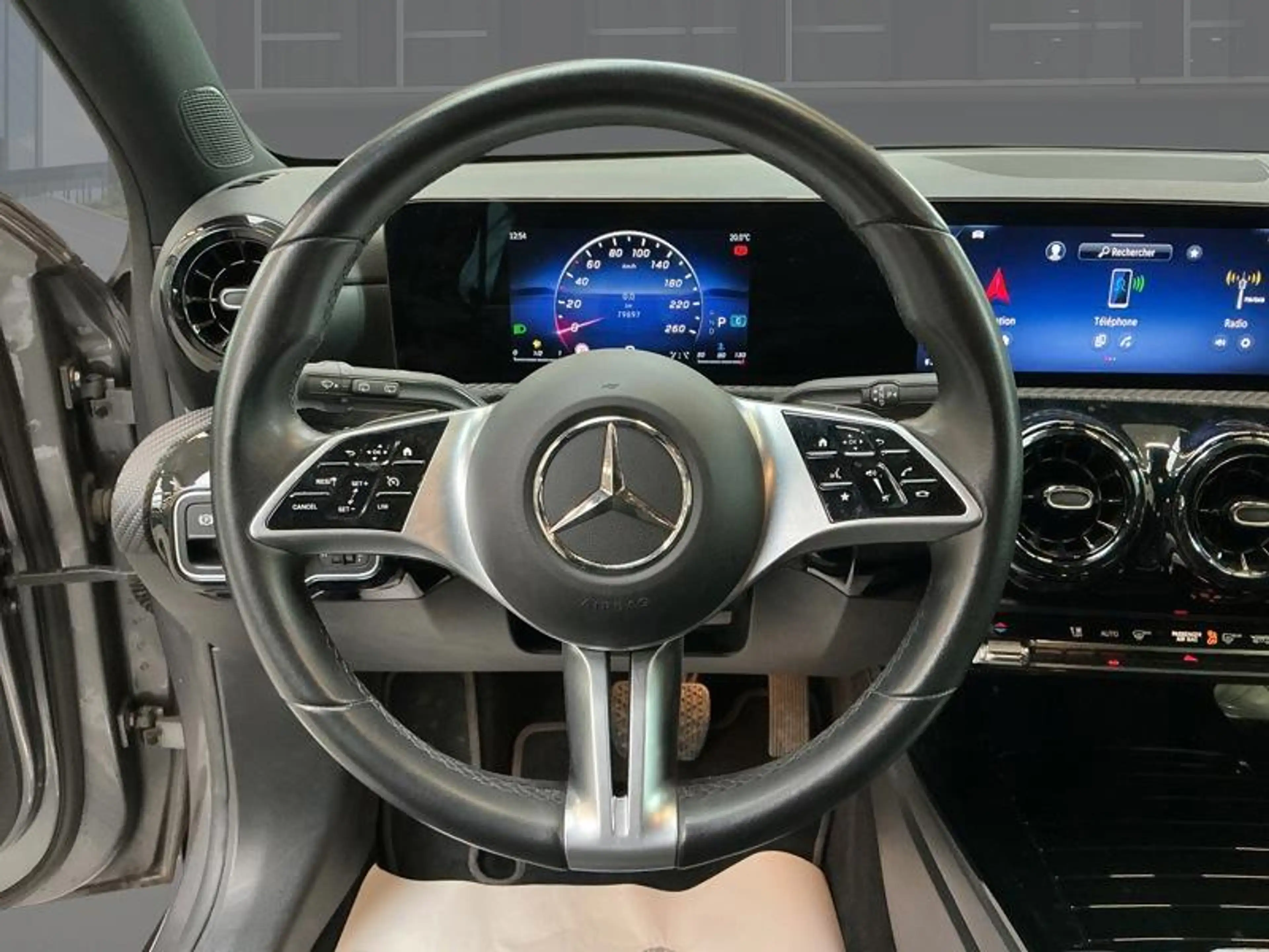 Mercedes-Benz A 180 d Essential Line — photo 2