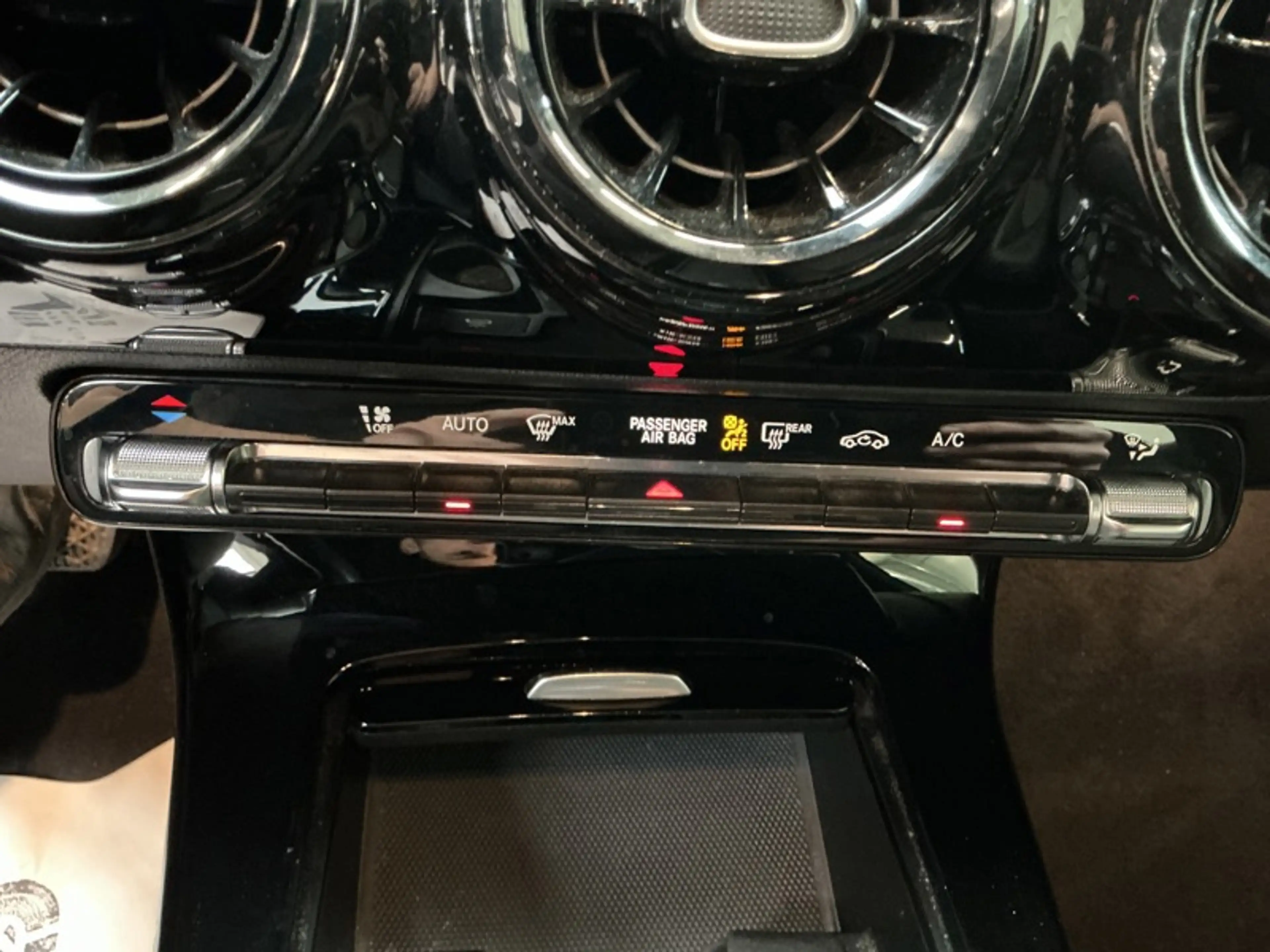 Mercedes-Benz A 180 d Essential Line — photo 12