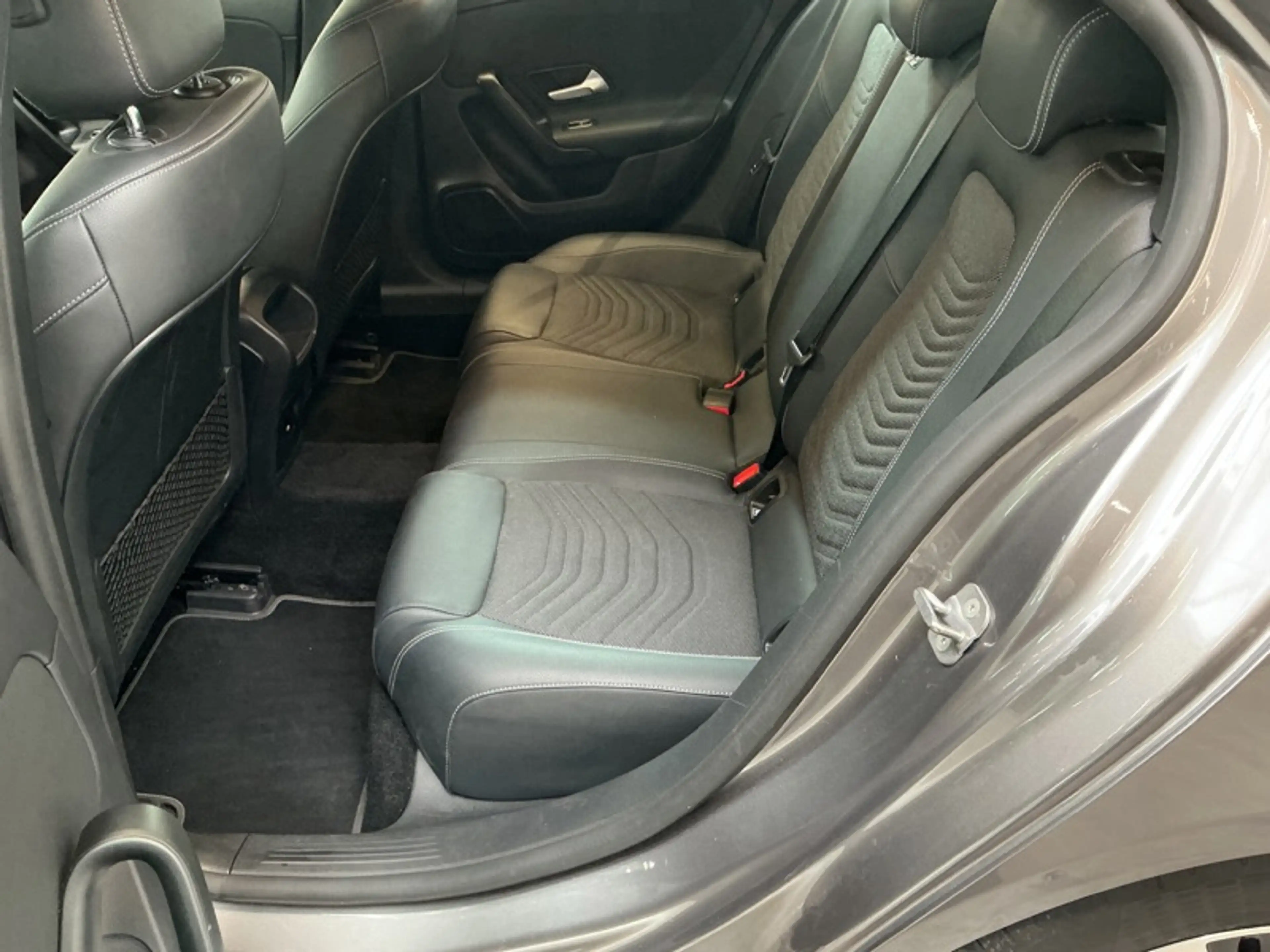 Mercedes-Benz A 180 d Essential Line — photo 13