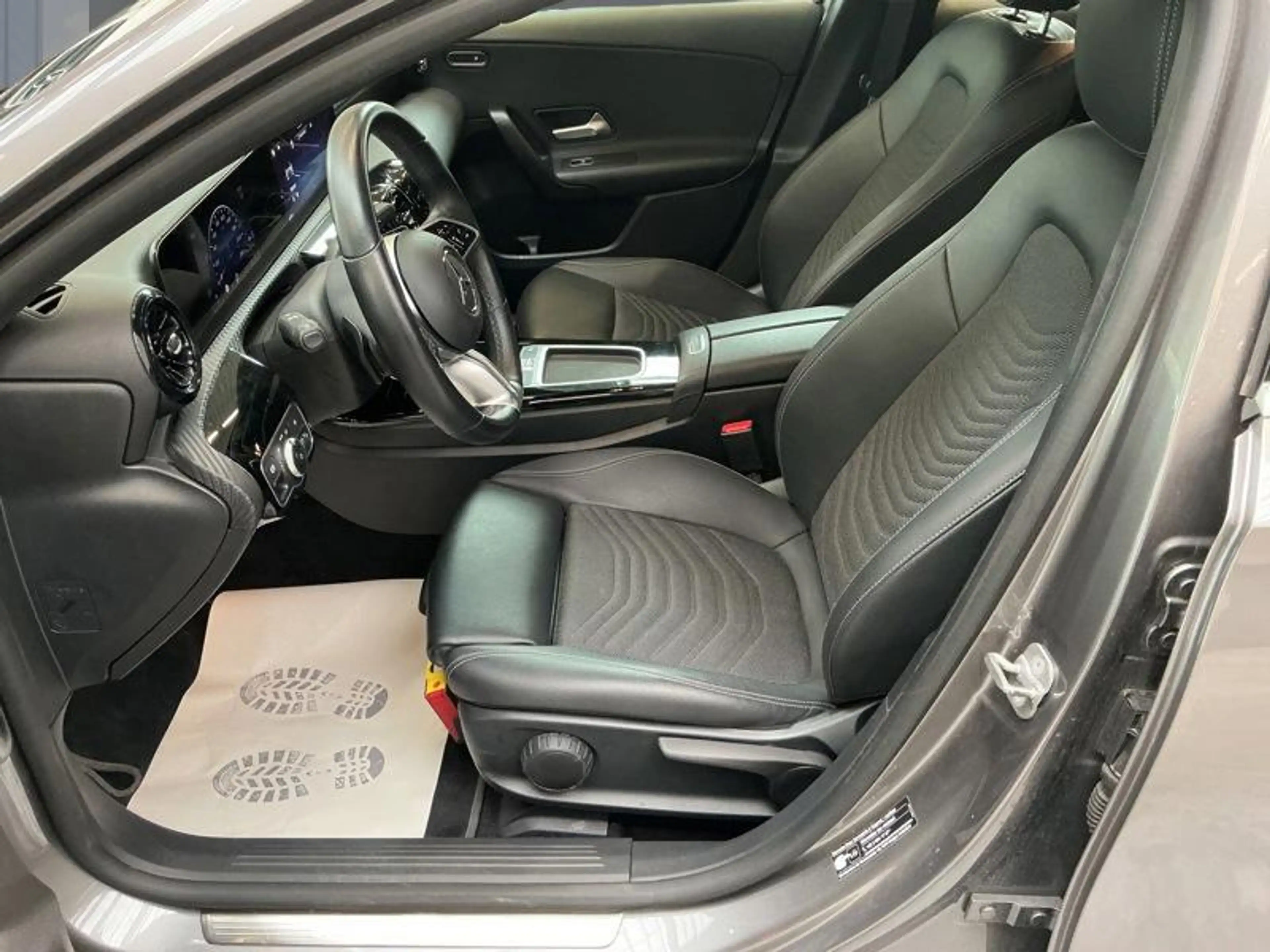 Mercedes-Benz A 180 d Essential Line — photo 3