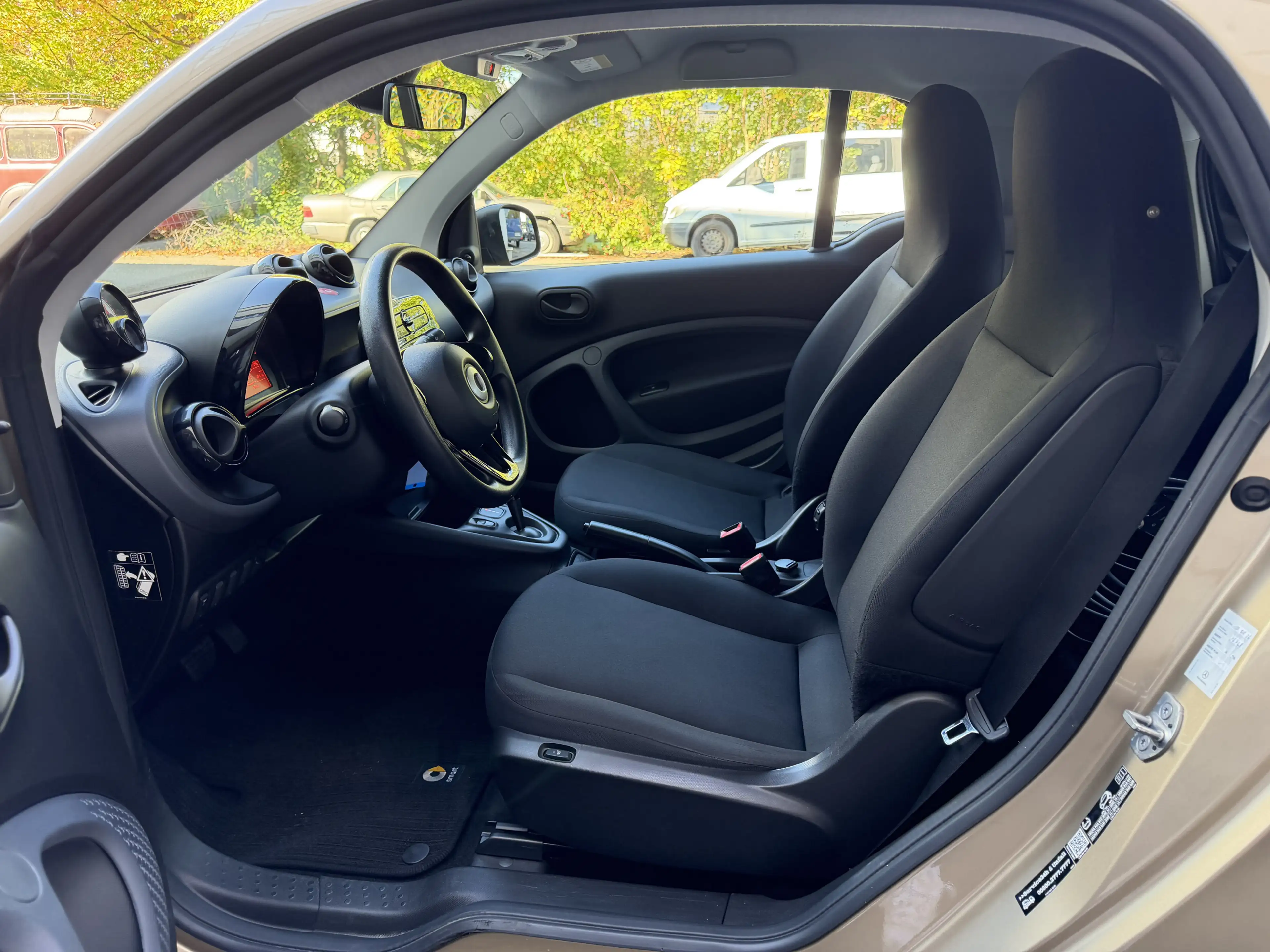 smart forTwo EQ Pure Tempomat Sitzheizung Bluetooth — photo 12