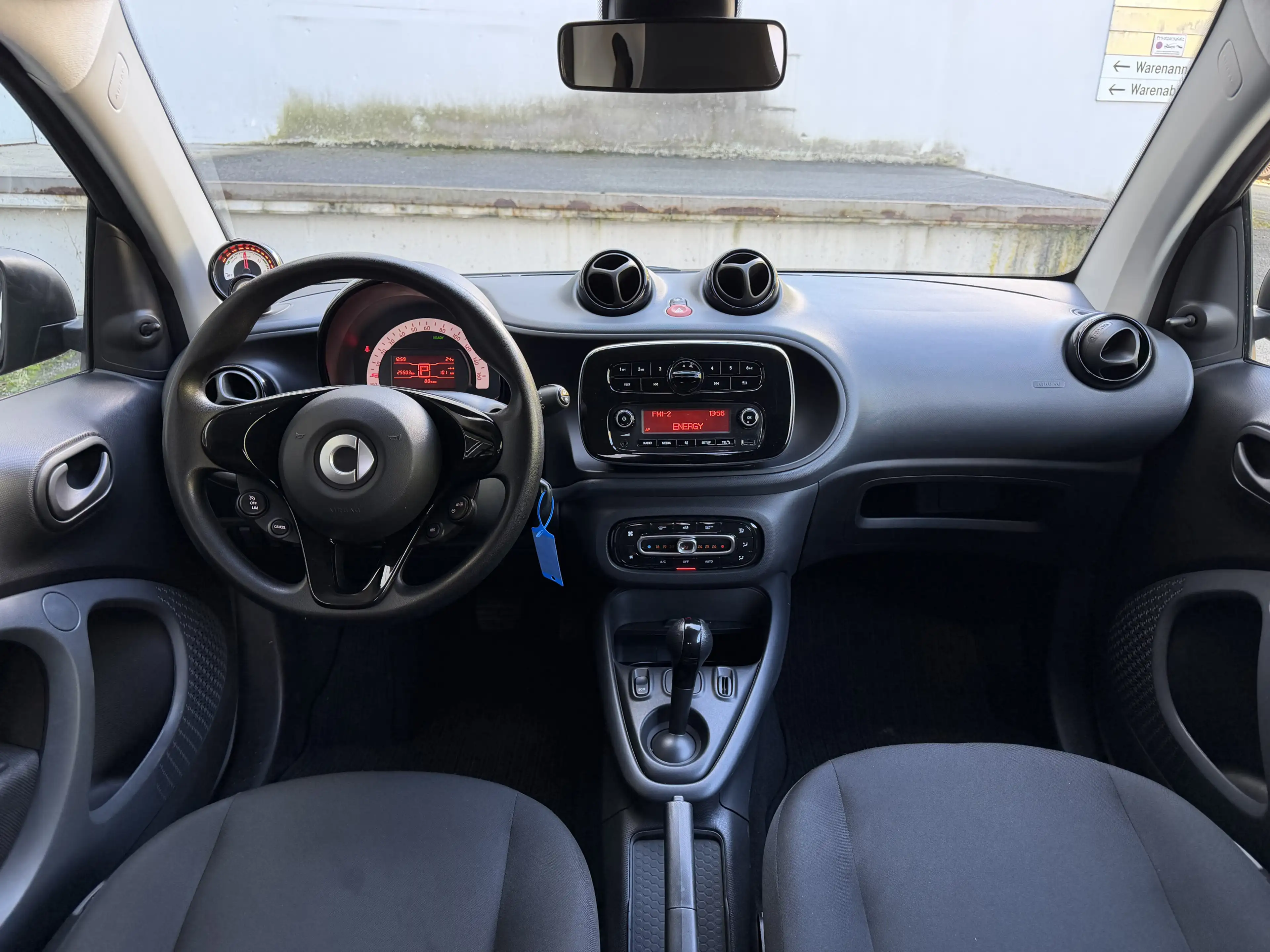 smart forTwo EQ Pure Tempomat Sitzheizung Bluetooth — photo 14