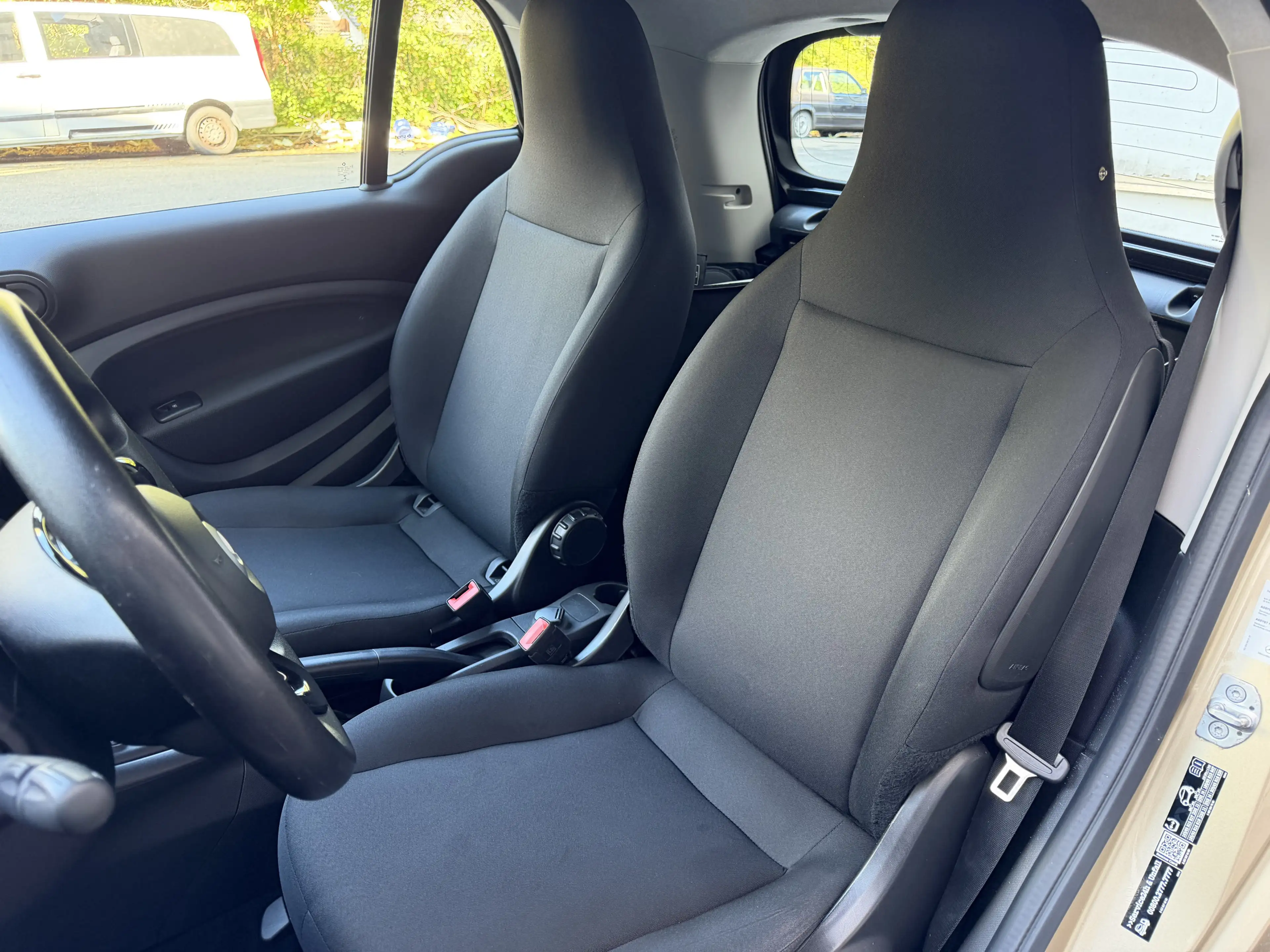 smart forTwo EQ Pure Tempomat Sitzheizung Bluetooth — photo 13