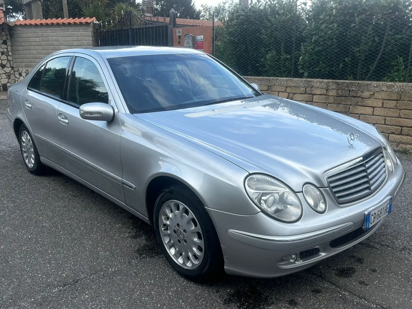 Mercedes-Benz 240 Elegance Silber - 1