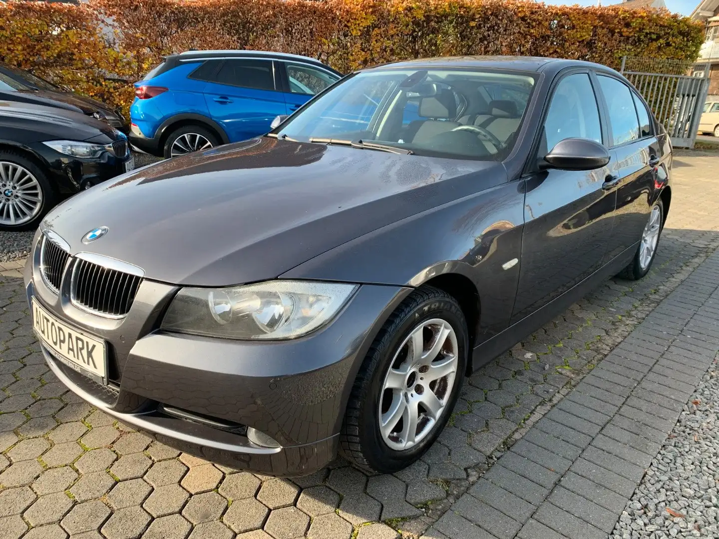 BMW 318 iLimousine*TÜV Neu*Kettensatz Neu* Grau - 1