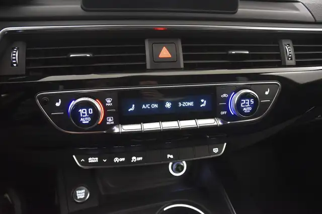 Audi A4 view 11