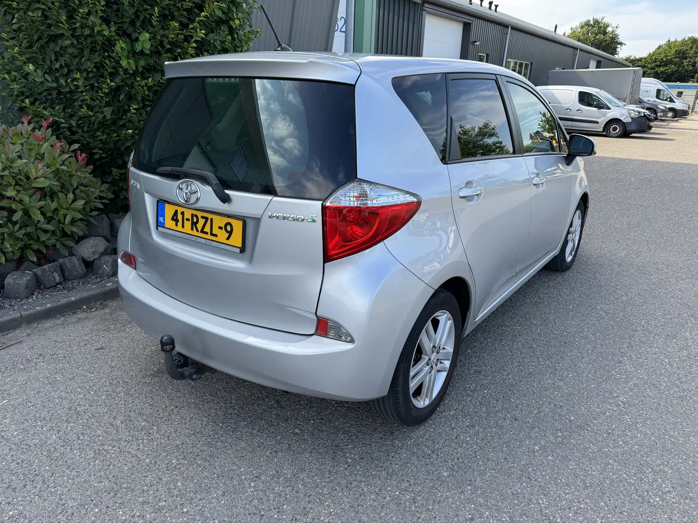 Toyota Verso-S 1.3 VVT-i Dynamic Gri - 2