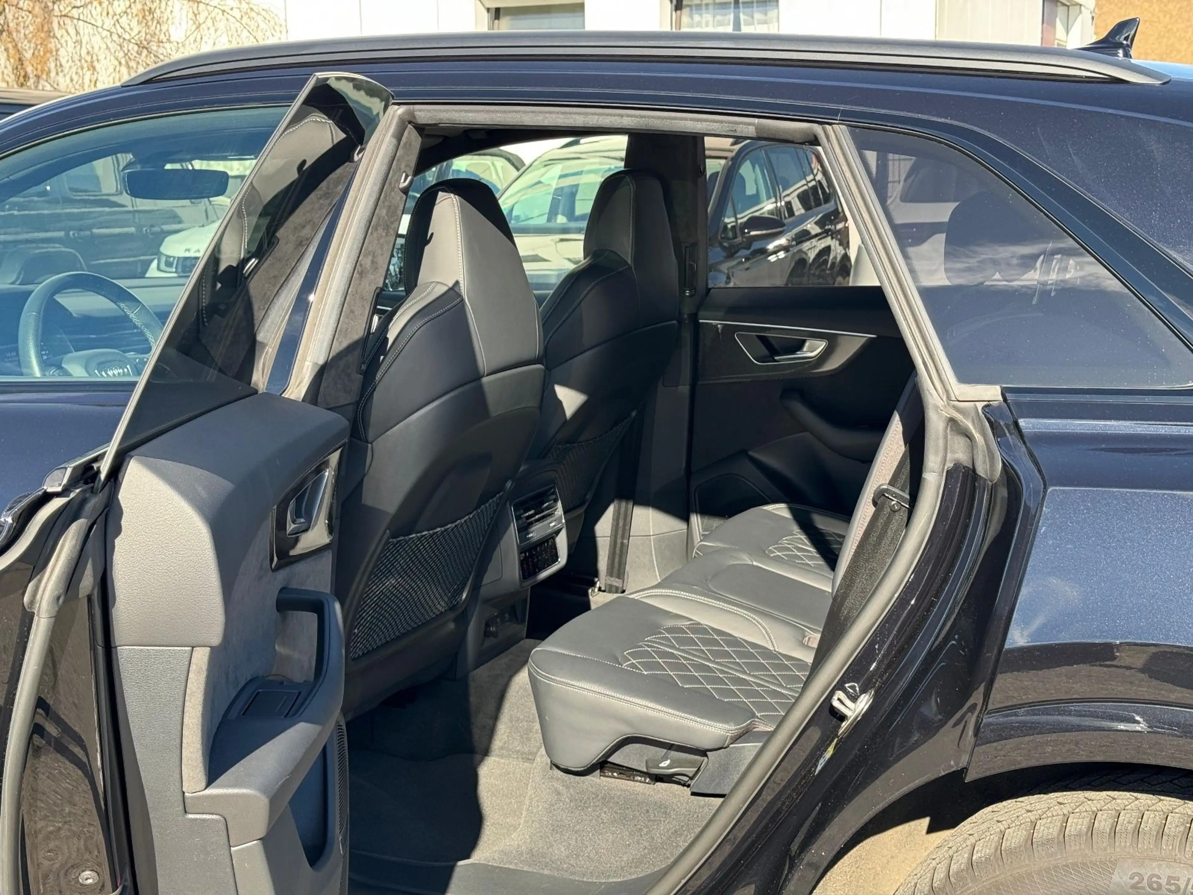 Audi SQ8 TDI quattro B&O Matrix Pano Luft AHK S Sitze — photo 15