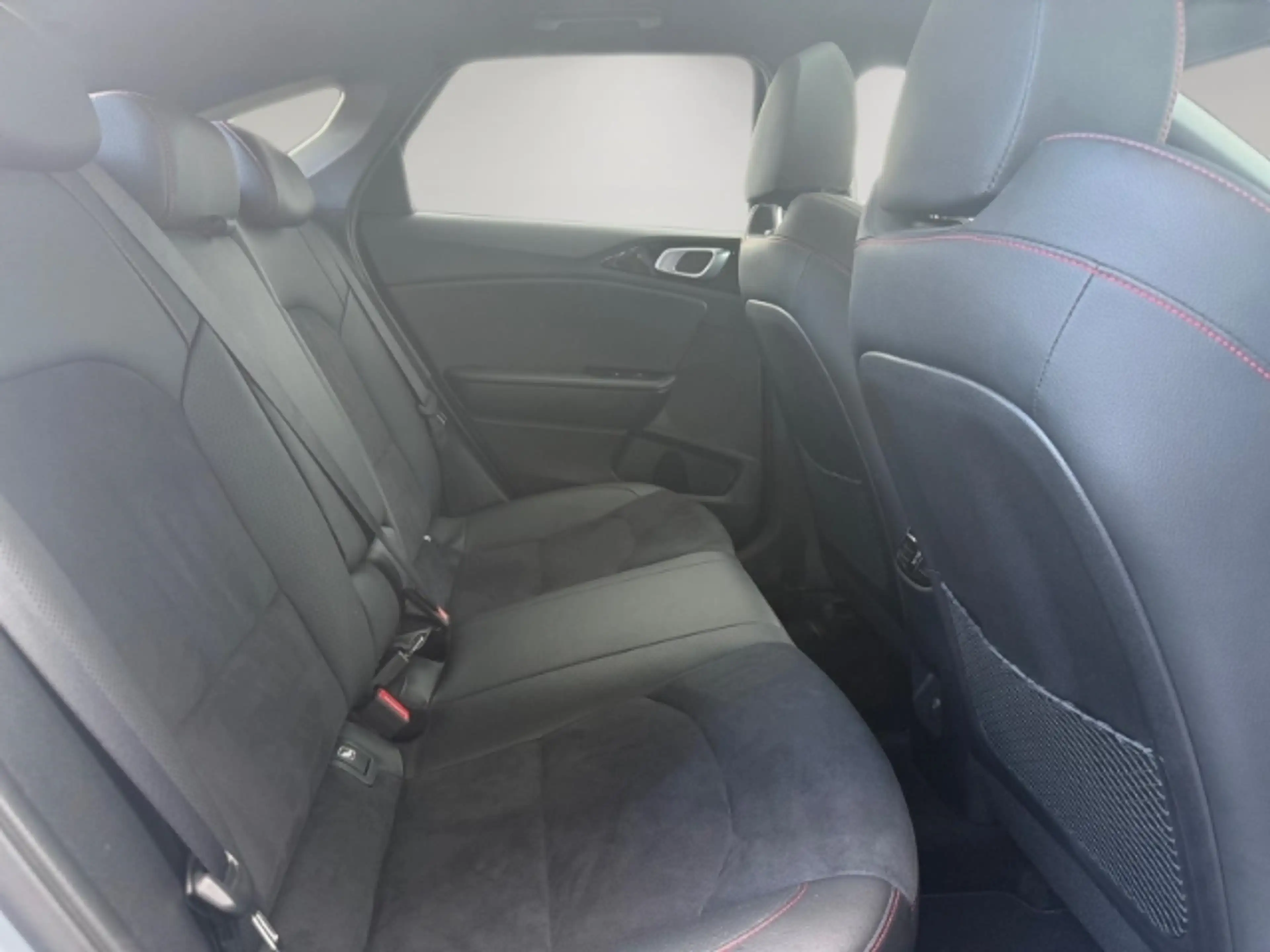 Kia ProCeed / pro_cee'd GT 1.6 DCT NAVI,KAMERA,CARPLAY,DAB,PDC — photo 13
