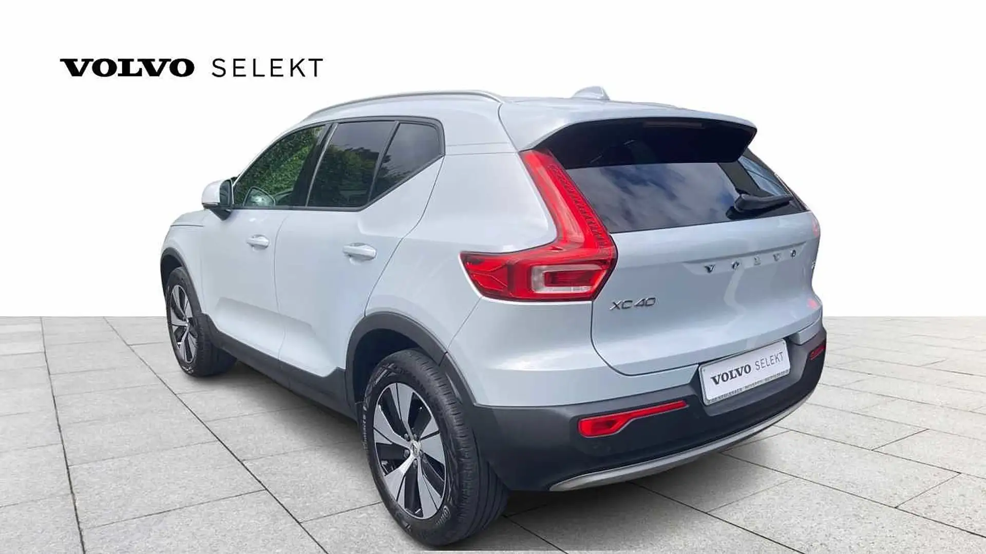 Volvo XC40 Momentum Pro T3 Geartronic Argent - 2