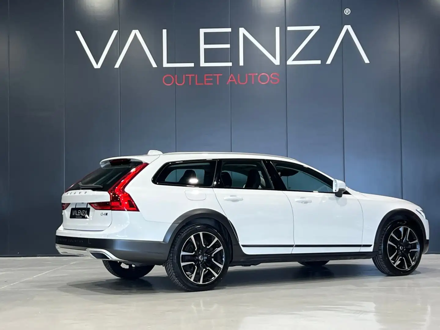 Volvo V90 D4 Momentum Aut. 190 Blanco - 2