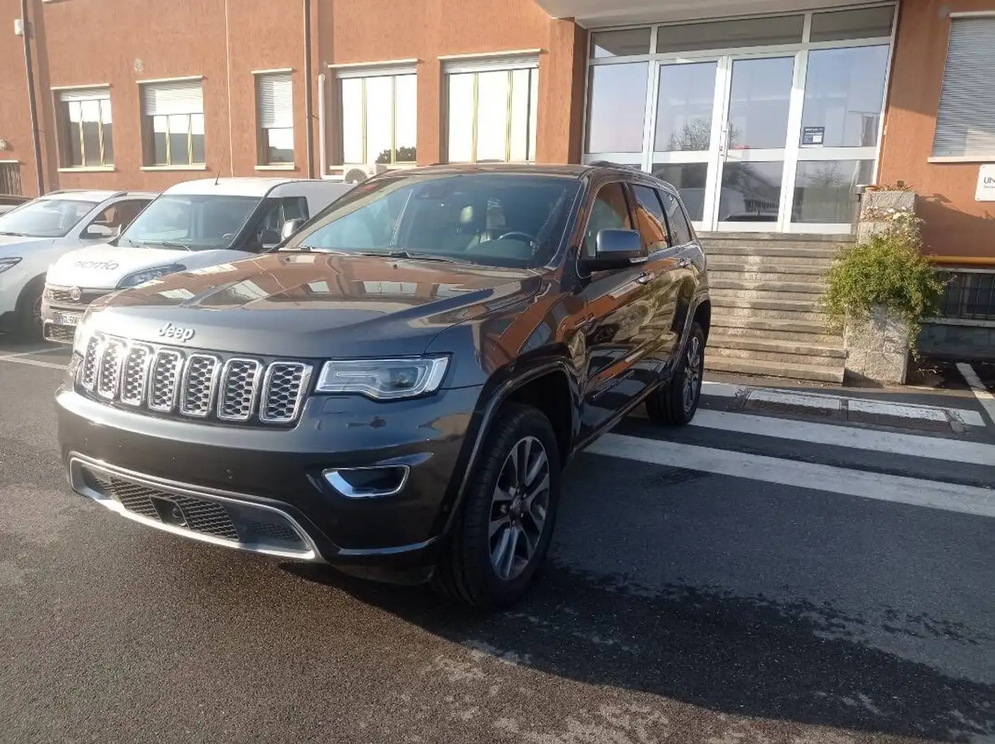 Jeep Grand Cherokee 3.0 V6 crd Overland 250cv auto Grigio - 2