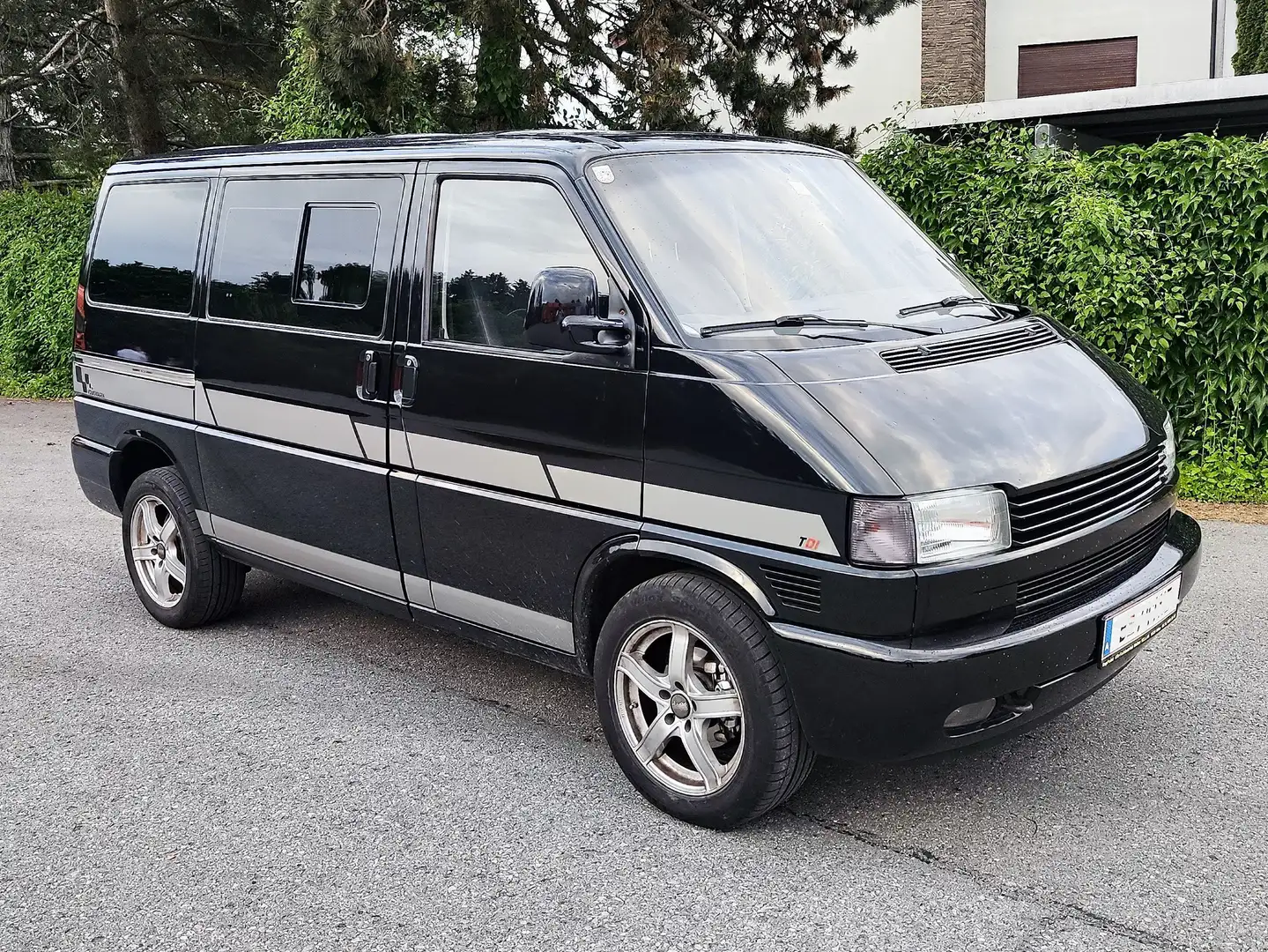 Volkswagen T4 2,5 TDI Schwarz - 1