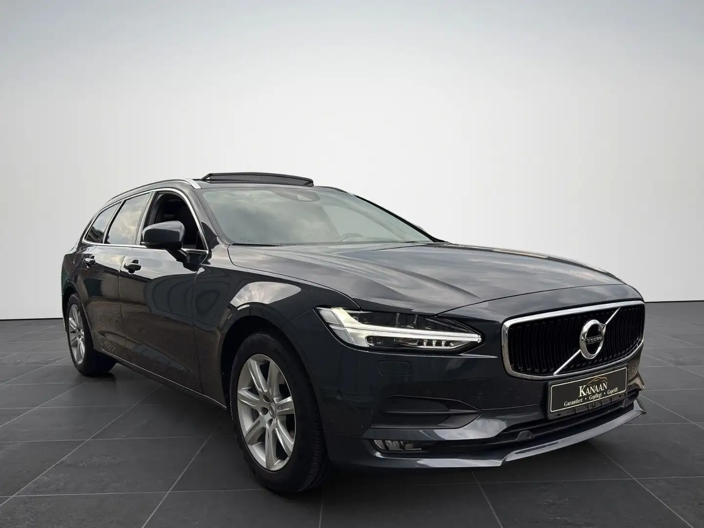 Volvo V90 Kombi 2.0 D3 Momentum*PANORAMA*LED*ACC*SHZ Gris - 2
