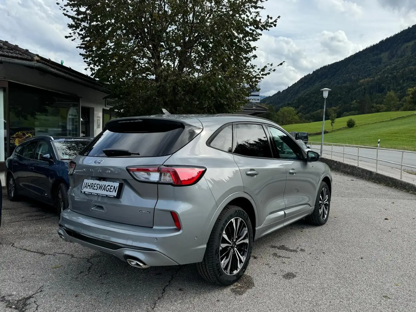 Ford Kuga Plug-In Hybrid ST-Line X Grau - 2