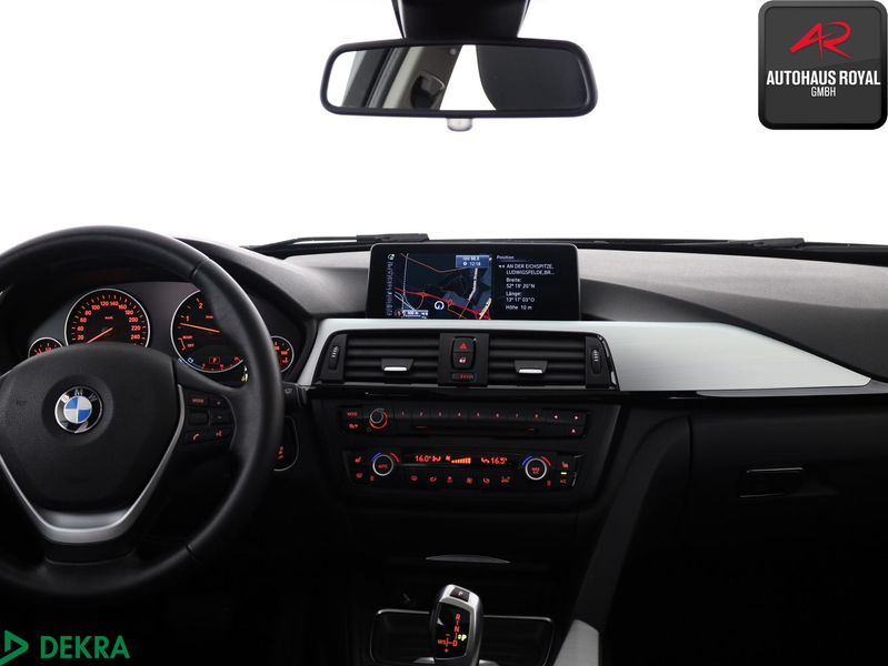BMW 330 330 d T PANO,HEADUP,KEYLESSGO,ACC,AHK,NAVIPROF — photo 9