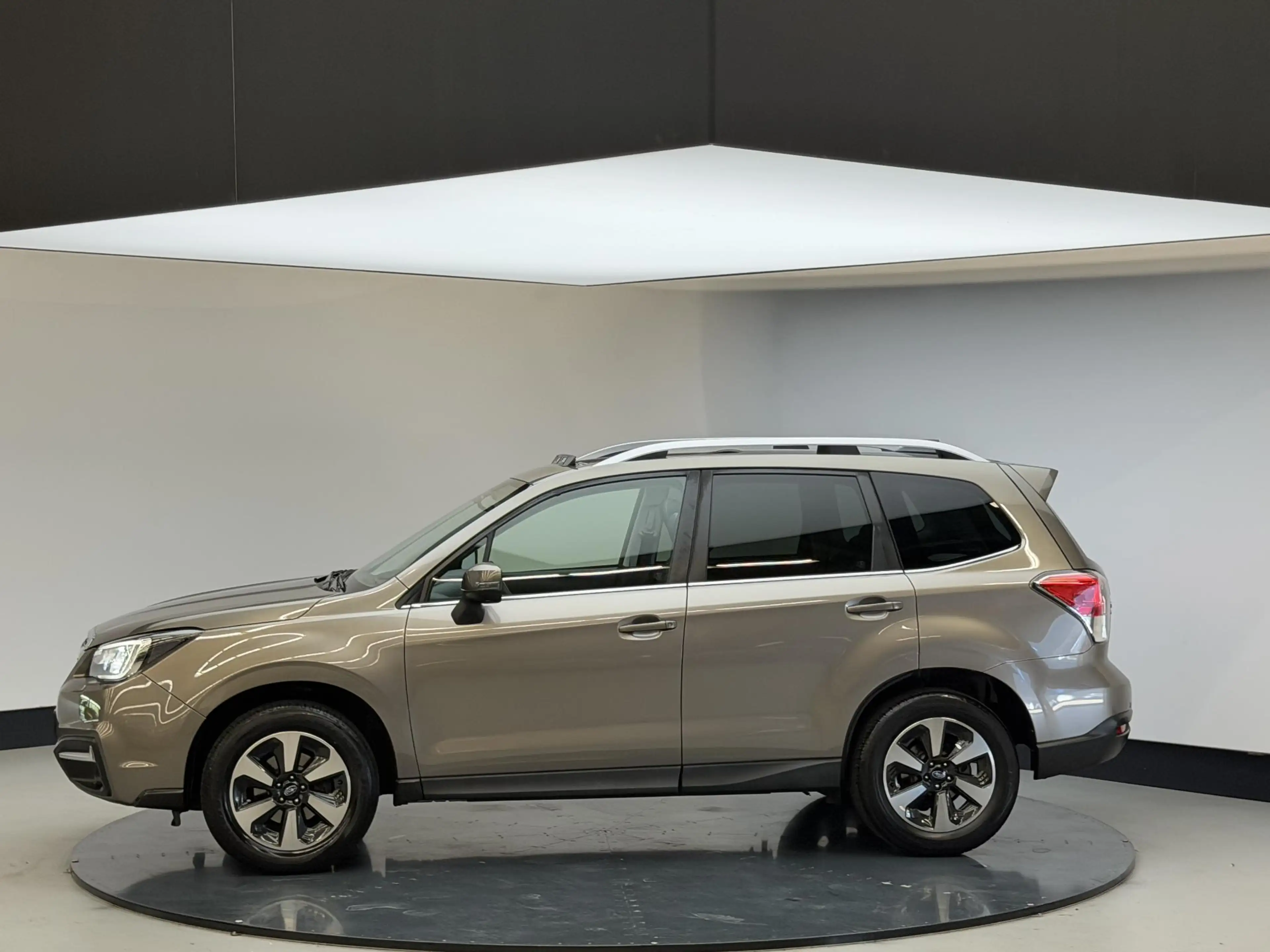 Subaru Forester 2.0 Premium | Carplay | Panodak | Trekhaak 2000 tr — photo 10