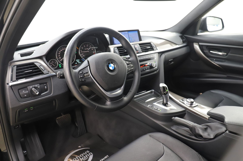 BMW 335 i xDrive — photo 13