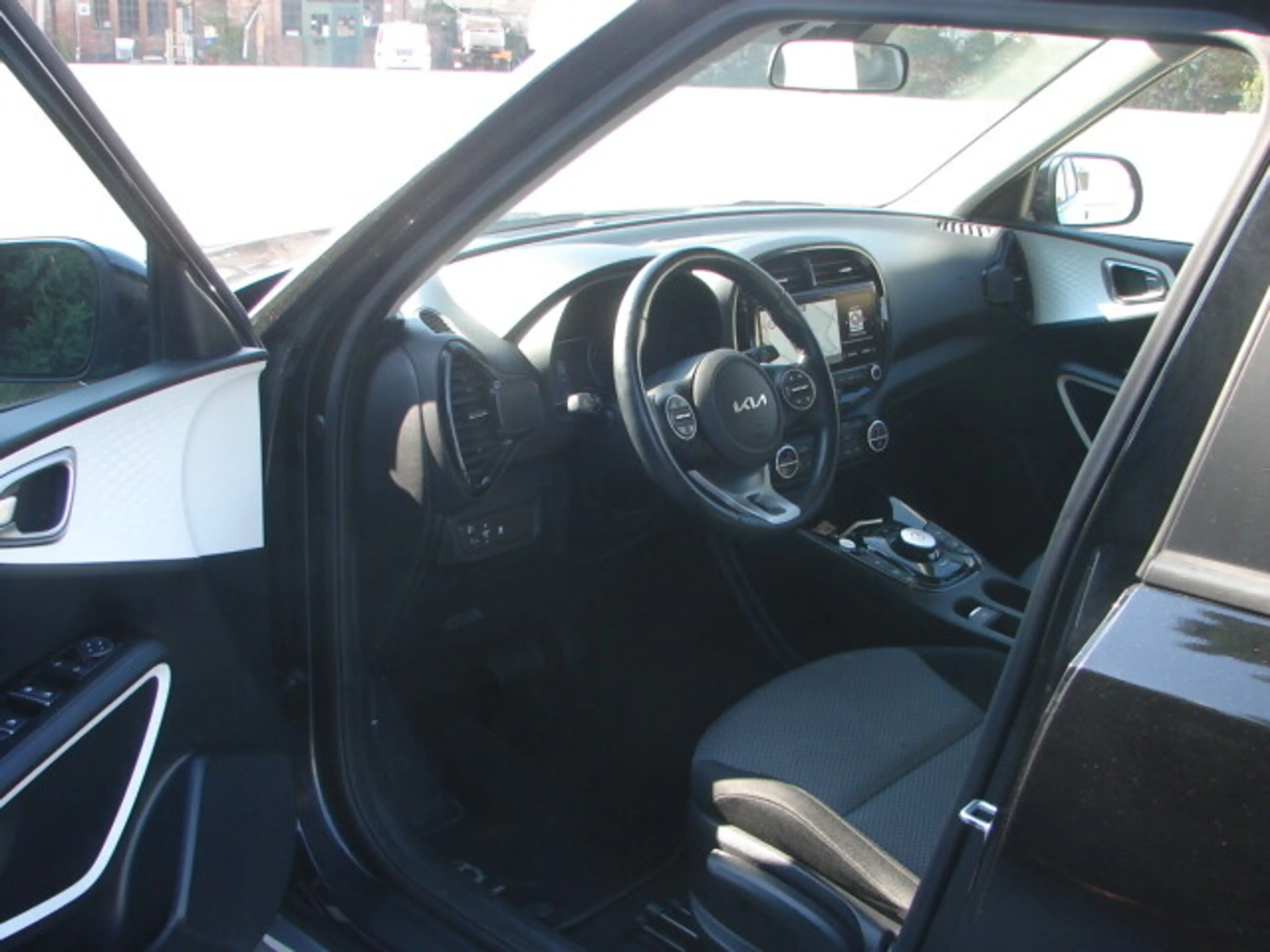 Kia Soul EV 64kWh Long Silber — photo 4