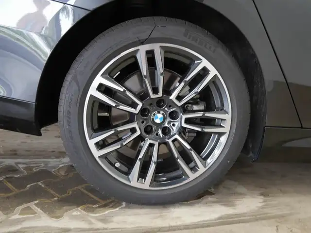 BMW 5 Series view 7