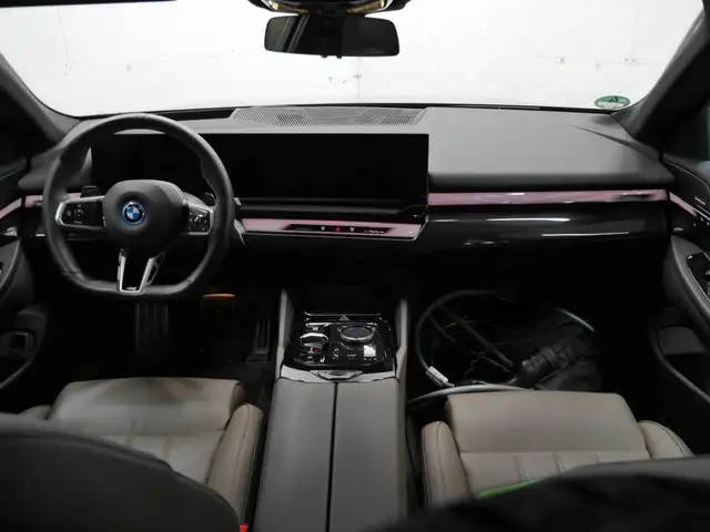 BMW 5 Series view 3