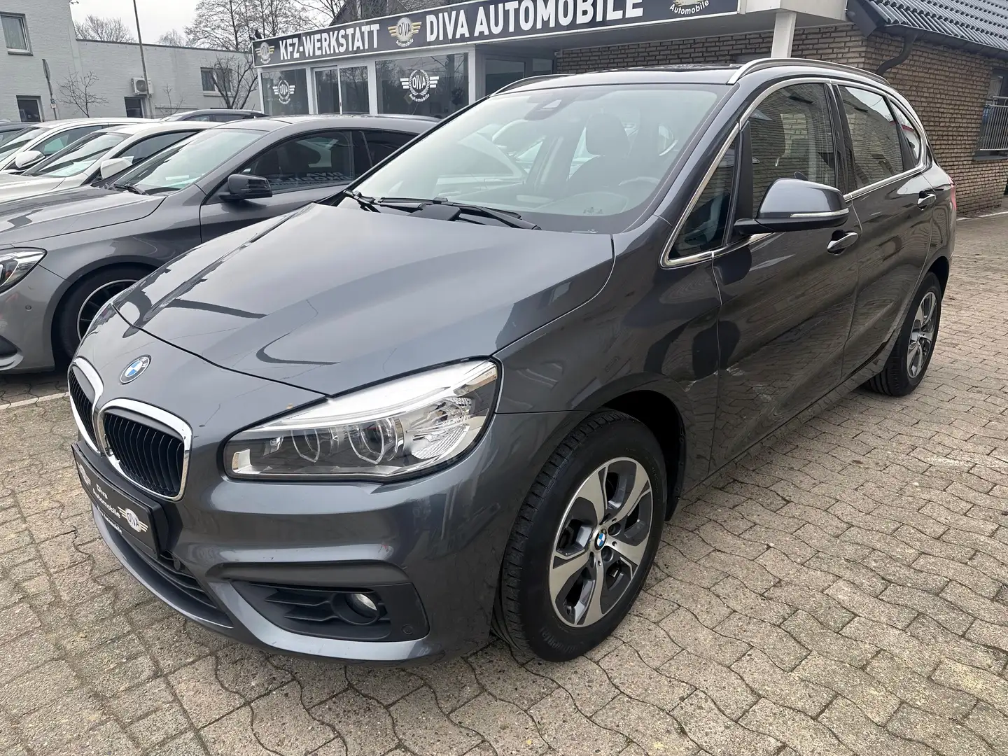 BMW 220 d Active Tourer 1.Hand Grijs - 1