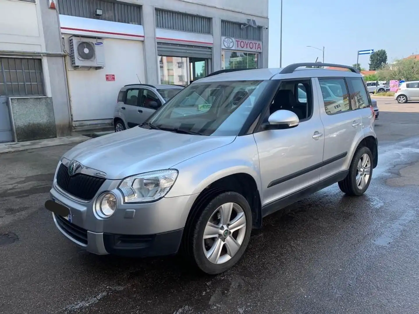 Skoda Yeti Yeti 2.0 tdi Ambition (adventure) 4x4 110cv Zilver - 2