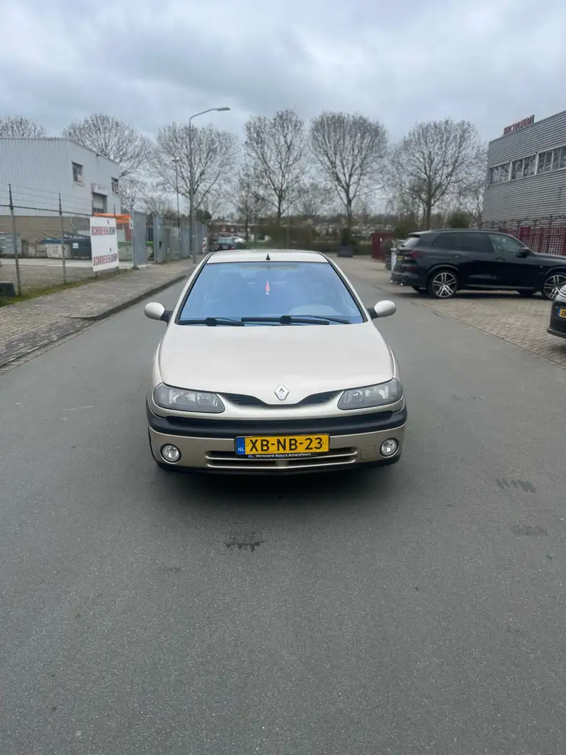 Renault Laguna 2.0 RXT Bruin - 1