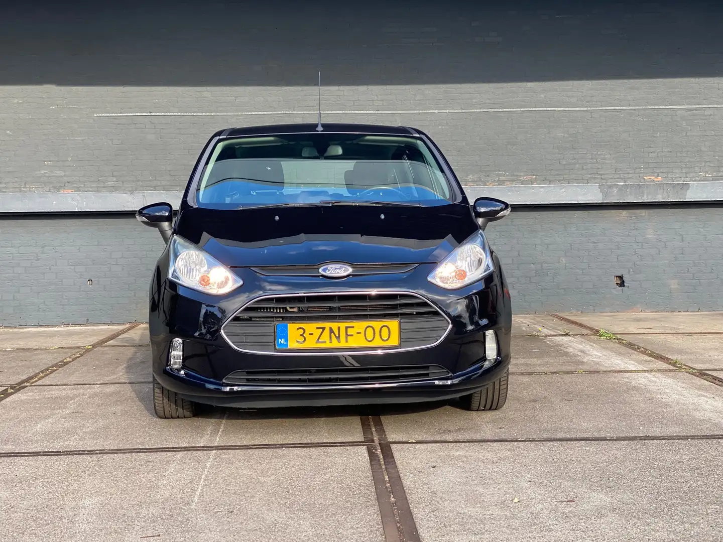 Ford B-Max 1.0 EcoBoost NAP Nieuwe Apk Airco Nette Auto Zwart - 2