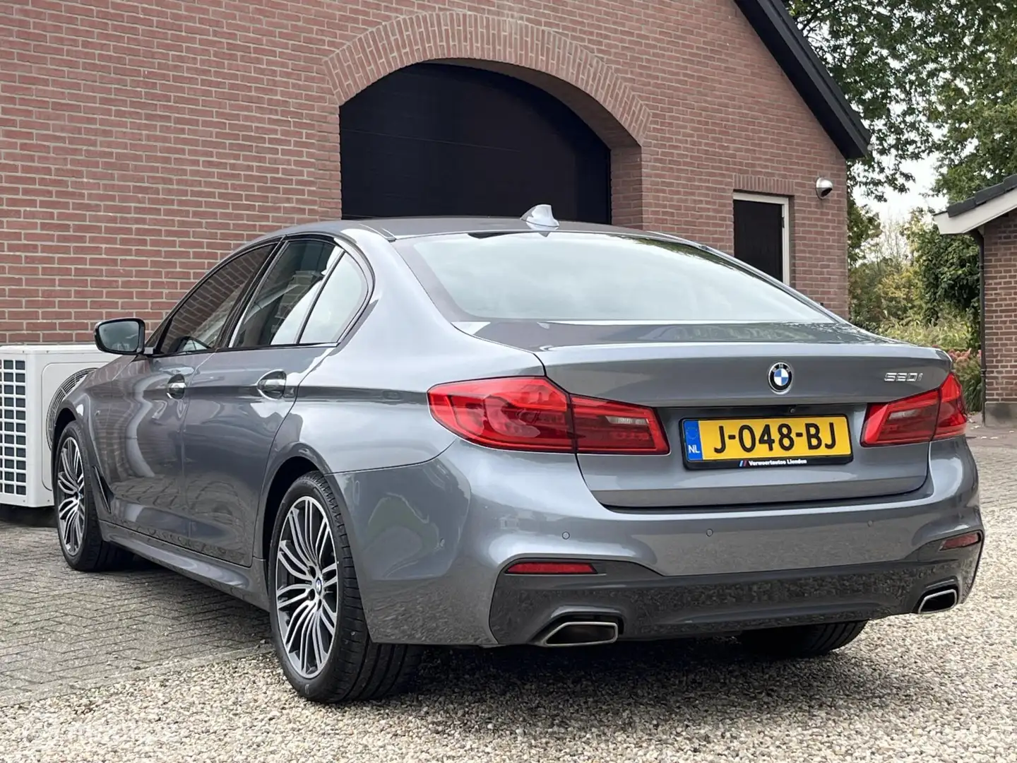 BMW 520 5-serie 520i High Executive Edition M-Sport Camera Grijs - 2