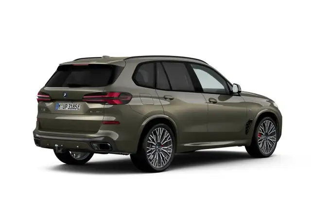 BMW X5 view 2