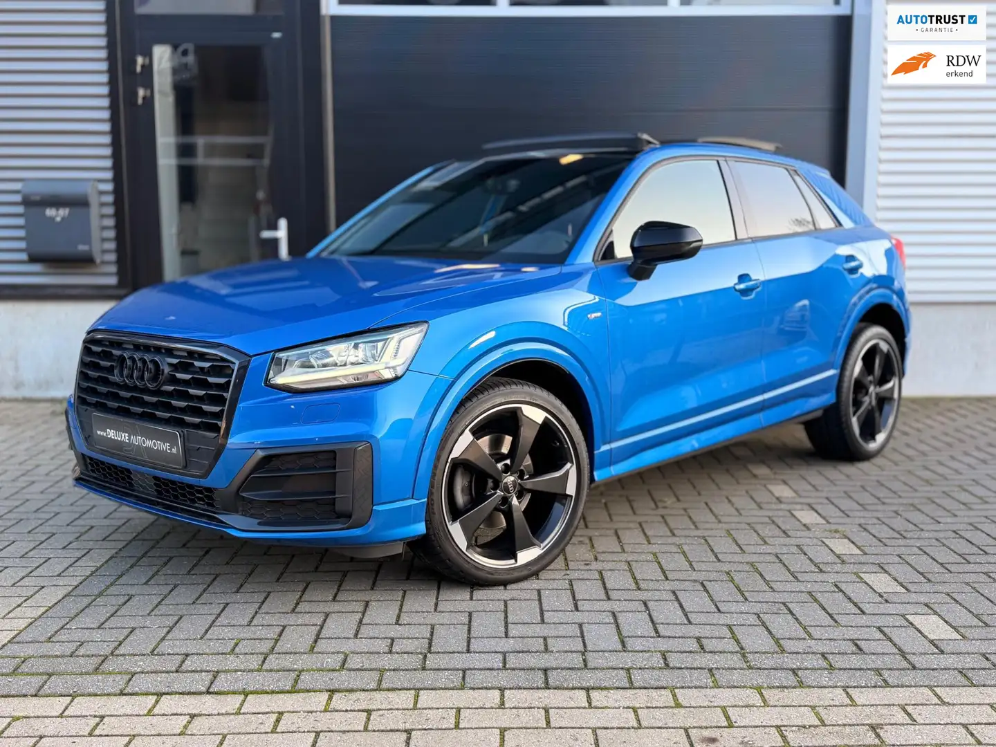 Audi Q2 1.4 TFSI CoD 3x S line Panoramadak Blauw - 1