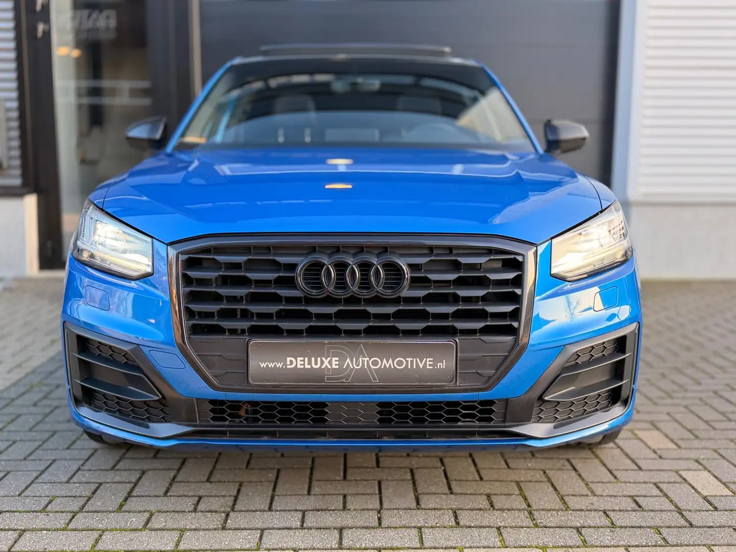 Audi Q2 1.4 TFSI CoD 3x S line Panoramadak Blauw - 2