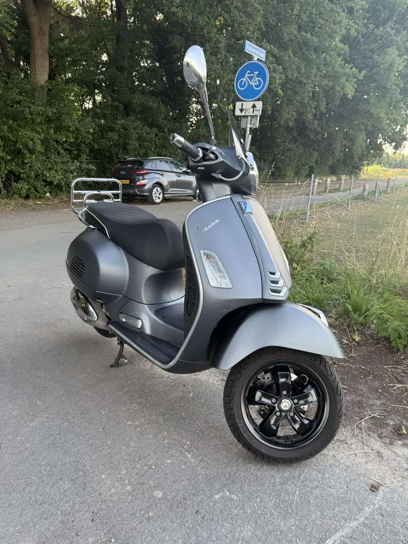 Vespa GTS Super 300 - 1