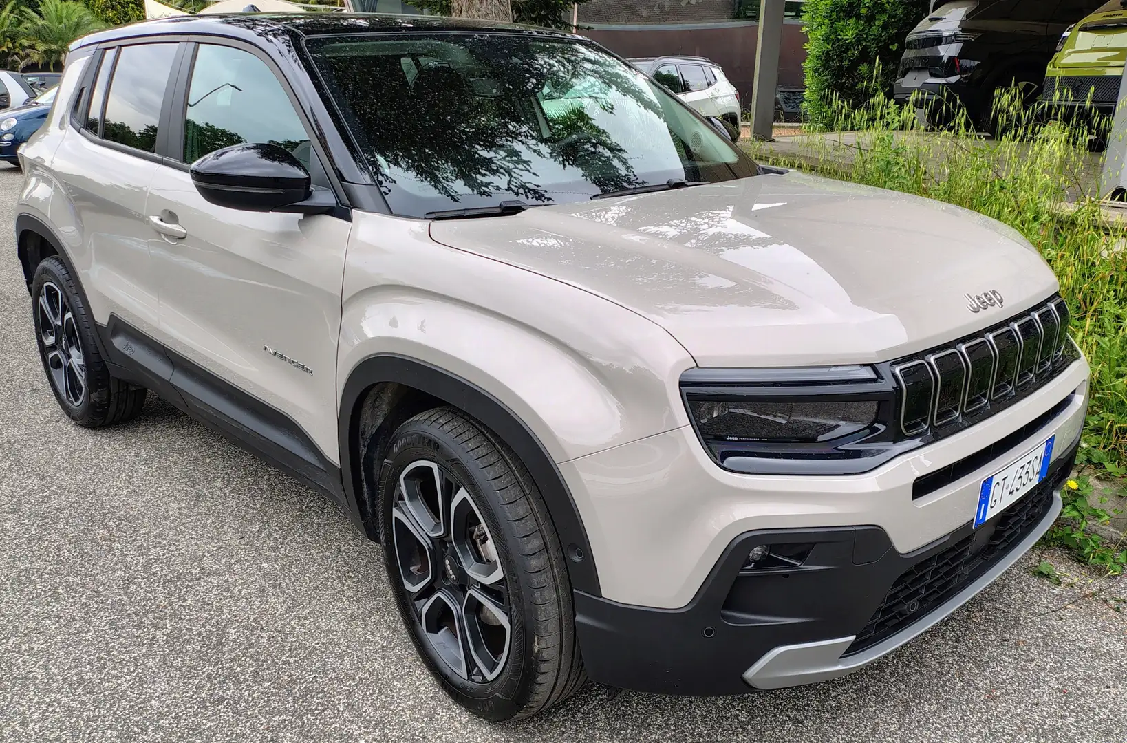 Jeep Avenger 1.2 Turbo MHEV Summit Grijs - 1