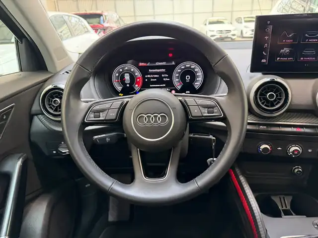 Audi Q2 view 10