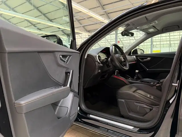 Audi Q2 view 8